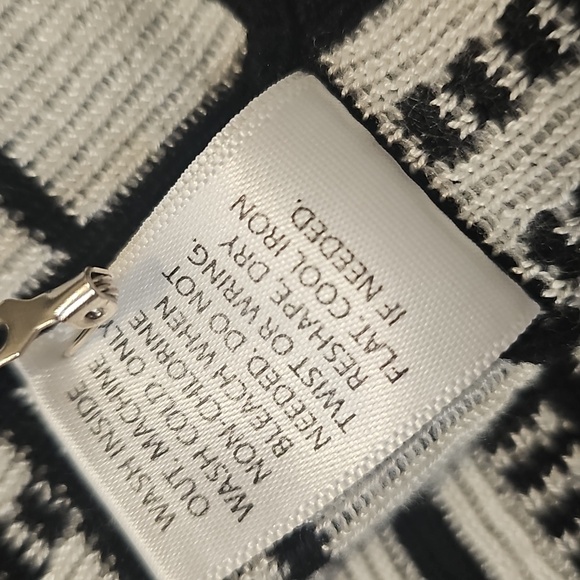 Candie's Black & White Patterned A-Line Skirt, Scoop Neck, Lace-Up Front, Size 2 - Picture 15 of 16